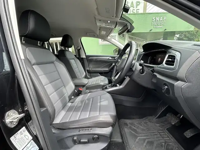 フォルクスワーゲン ＶＷ Ｔ－ロック TSI スタイル 埼玉県 2022(令4)年 1.5万km 黒 ワンオーナー車/黒革シート/前席シートヒーター/純正ナビTV/バックカメラ/前後ドラレコ/ETC/パワーバックドア/LEDヘッドライト/クリアランスソナー/アクティブクルーズコントロール/衝突軽減ブレーキ/プッシュスタート/スマートキー/走行１４４９９キロ/保証書付整備手帳/取扱説明書