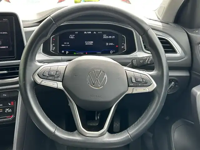 フォルクスワーゲン ＶＷ Ｔ－ロック TSI スタイル 埼玉県 2022(令4)年 1.5万km 黒 ワンオーナー車/黒革シート/前席シートヒーター/純正ナビTV/バックカメラ/前後ドラレコ/ETC/パワーバックドア/LEDヘッドライト/クリアランスソナー/アクティブクルーズコントロール/衝突軽減ブレーキ/プッシュスタート/スマートキー/走行１４４９９キロ/保証書付整備手帳/取扱説明書