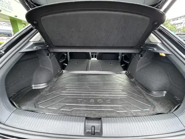 フォルクスワーゲン ＶＷ Ｔ－ロック TSI スタイル 埼玉県 2022(令4)年 1.5万km 黒 ワンオーナー車/黒革シート/前席シートヒーター/純正ナビTV/バックカメラ/前後ドラレコ/ETC/パワーバックドア/LEDヘッドライト/クリアランスソナー/アクティブクルーズコントロール/衝突軽減ブレーキ/プッシュスタート/スマートキー/走行１４４９９キロ/保証書付整備手帳/取扱説明書