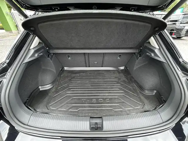 フォルクスワーゲン ＶＷ Ｔ－ロック TSI スタイル 埼玉県 2022(令4)年 1.5万km 黒 ワンオーナー車/黒革シート/前席シートヒーター/純正ナビTV/バックカメラ/前後ドラレコ/ETC/パワーバックドア/LEDヘッドライト/クリアランスソナー/アクティブクルーズコントロール/衝突軽減ブレーキ/プッシュスタート/スマートキー/走行１４４９９キロ/保証書付整備手帳/取扱説明書