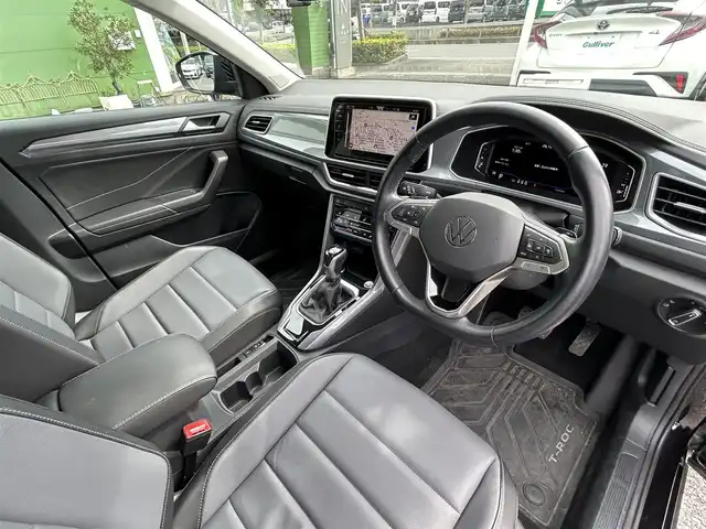 フォルクスワーゲン ＶＷ Ｔ－ロック TSI スタイル 埼玉県 2022(令4)年 1.5万km 黒 ワンオーナー車/黒革シート/前席シートヒーター/純正ナビTV/バックカメラ/前後ドラレコ/ETC/パワーバックドア/LEDヘッドライト/クリアランスソナー/アクティブクルーズコントロール/衝突軽減ブレーキ/プッシュスタート/スマートキー/走行１４４９９キロ/保証書付整備手帳/取扱説明書