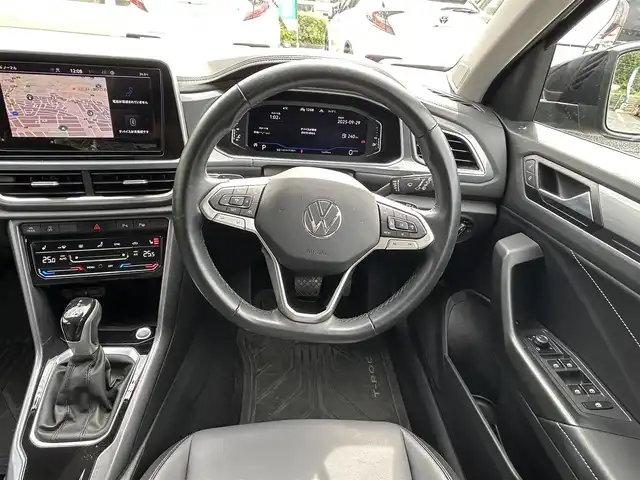 フォルクスワーゲン ＶＷ Ｔ－ロック TSI スタイル 埼玉県 2022(令4)年 1.5万km 黒 ワンオーナー車/黒革シート/前席シートヒーター/純正ナビTV/バックカメラ/前後ドラレコ/ETC/パワーバックドア/LEDヘッドライト/クリアランスソナー/アクティブクルーズコントロール/衝突軽減ブレーキ/プッシュスタート/スマートキー/走行１４４９９キロ/保証書付整備手帳/取扱説明書