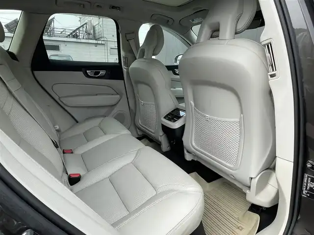 ボルボ ＸＣ６０ D4 AWD インスクリプション 道東・釧路十勝 2018(平30)年 5.5万km グレーⅡ ４WD/チルトアップ機構付電動パノラマ・ガラス・サンルーフ /純正HDDナビ/ CD/BT/USB/フルセグ/360°ビューカメラ/ETC/前後ドライブレコーダー/ヘッドアップディスプレイ/City Safety（衝突回避・被害軽減ブレーキシステム）/レーンキーピングエイド/ブラインドスポットインフォメーション/アダプティブクルーズコントロール/サイドウインカー内蔵電動リトラクタブル・ドアミラー/パークアシストパイロット/パーフォレーテッド・ファインナッパレザーシート/全席シートヒーター/前席パワーシート/前席ベンチレーション/ステアリングヒーター/パワーバックドア/純正19インチAW/純正フロアマット