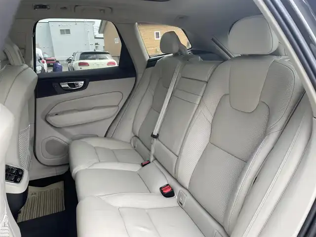 ボルボ ＸＣ６０ D4 AWD インスクリプション 道東・釧路十勝 2018(平30)年 5.5万km グレーⅡ ４WD/チルトアップ機構付電動パノラマ・ガラス・サンルーフ /純正HDDナビ/ CD/BT/USB/フルセグ/360°ビューカメラ/ETC/前後ドライブレコーダー/ヘッドアップディスプレイ/City Safety（衝突回避・被害軽減ブレーキシステム）/レーンキーピングエイド/ブラインドスポットインフォメーション/アダプティブクルーズコントロール/サイドウインカー内蔵電動リトラクタブル・ドアミラー/パークアシストパイロット/パーフォレーテッド・ファインナッパレザーシート/全席シートヒーター/前席パワーシート/前席ベンチレーション/ステアリングヒーター/パワーバックドア/純正19インチAW/純正フロアマット
