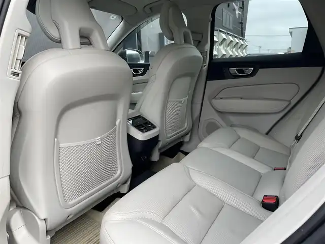 ボルボ ＸＣ６０ D4 AWD インスクリプション 道東・釧路十勝 2018(平30)年 5.5万km グレーⅡ ４WD/チルトアップ機構付電動パノラマ・ガラス・サンルーフ /純正HDDナビ/ CD/BT/USB/フルセグ/360°ビューカメラ/ETC/前後ドライブレコーダー/ヘッドアップディスプレイ/City Safety（衝突回避・被害軽減ブレーキシステム）/レーンキーピングエイド/ブラインドスポットインフォメーション/アダプティブクルーズコントロール/サイドウインカー内蔵電動リトラクタブル・ドアミラー/パークアシストパイロット/パーフォレーテッド・ファインナッパレザーシート/全席シートヒーター/前席パワーシート/前席ベンチレーション/ステアリングヒーター/パワーバックドア/純正19インチAW/純正フロアマット