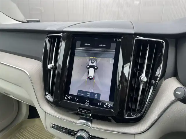 ボルボ ＸＣ６０ D4 AWD インスクリプション 道東・釧路十勝 2018(平30)年 5.5万km グレーⅡ ４WD/チルトアップ機構付電動パノラマ・ガラス・サンルーフ /純正HDDナビ/ CD/BT/USB/フルセグ/360°ビューカメラ/ETC/前後ドライブレコーダー/ヘッドアップディスプレイ/City Safety（衝突回避・被害軽減ブレーキシステム）/レーンキーピングエイド/ブラインドスポットインフォメーション/アダプティブクルーズコントロール/サイドウインカー内蔵電動リトラクタブル・ドアミラー/パークアシストパイロット/パーフォレーテッド・ファインナッパレザーシート/全席シートヒーター/前席パワーシート/前席ベンチレーション/ステアリングヒーター/パワーバックドア/純正19インチAW/純正フロアマット