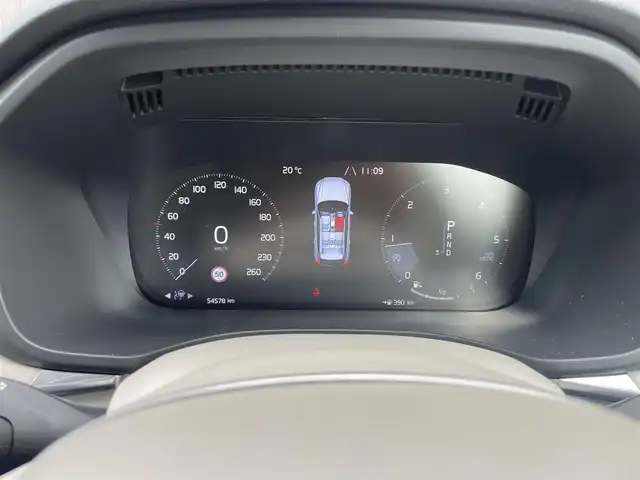 ボルボ ＸＣ６０ D4 AWD インスクリプション 道東・釧路十勝 2018(平30)年 5.5万km グレーⅡ ４WD/チルトアップ機構付電動パノラマ・ガラス・サンルーフ /純正HDDナビ/ CD/BT/USB/フルセグ/360°ビューカメラ/ETC/前後ドライブレコーダー/ヘッドアップディスプレイ/City Safety（衝突回避・被害軽減ブレーキシステム）/レーンキーピングエイド/ブラインドスポットインフォメーション/アダプティブクルーズコントロール/サイドウインカー内蔵電動リトラクタブル・ドアミラー/パークアシストパイロット/パーフォレーテッド・ファインナッパレザーシート/全席シートヒーター/前席パワーシート/前席ベンチレーション/ステアリングヒーター/パワーバックドア/純正19インチAW/純正フロアマット