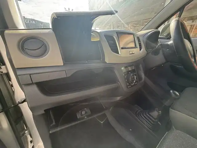 マツダ フレア XG 千葉県 2013(平25)年 4.6万km シルキーシルバーメタリック ７インチナビCA9TD(ＣＤ／ＵＳＢ)/５速ＭＴ/オートエアコン/ＥＴＣ/電格ミラー/パワーウィンドウ/アイドリングストップ/リモコンキー/フロアマット/スペアキー1本/板キーのみ/積込み純正アルミ