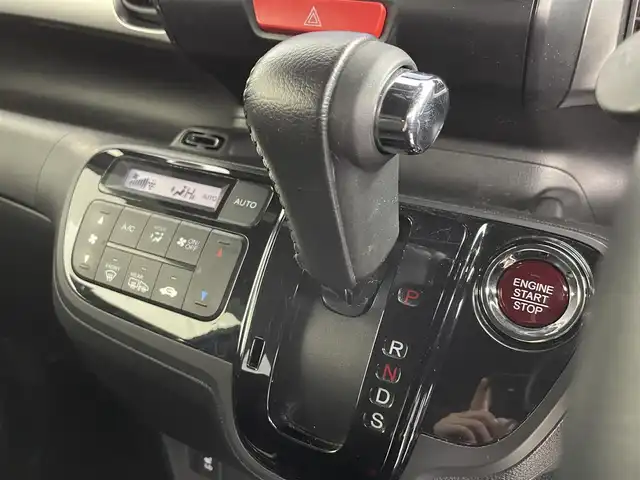 ホンダ Ｎ ＢＯＸ スラッシュ X ターボパッケージ 道央・札幌 2015(平27)年 7.3万km 青Ⅱ ・４WD/・純正メモリナビ/・CD/DVD/BT/フルセグ/SD/AUX/iPod/・ETC/・衝突軽減ブレーキ/・横滑り防止装置/・アイドリングストップ/・CTBA/・前席シートヒーター/・ステアリングヒーター/・モード切替ステアリング/・ワイヤレス充電/・電動パーキングブレーキ/・パドルシフト/・ピタ駐ミラー/・ドアバイザー/・電動格納ウィンカーミラー/・純正フロアマット/・純正15インチAW/・プッシュスタート/・スマートキー/・スペアキー