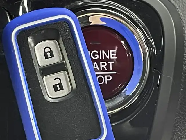 ホンダ Ｎ ＢＯＸ スラッシュ X ターボパッケージ 道央・札幌 2015(平27)年 7.3万km 青Ⅱ ・４WD/・純正メモリナビ/・CD/DVD/BT/フルセグ/SD/AUX/iPod/・ETC/・衝突軽減ブレーキ/・横滑り防止装置/・アイドリングストップ/・CTBA/・前席シートヒーター/・ステアリングヒーター/・モード切替ステアリング/・ワイヤレス充電/・電動パーキングブレーキ/・パドルシフト/・ピタ駐ミラー/・ドアバイザー/・電動格納ウィンカーミラー/・純正フロアマット/・純正15インチAW/・プッシュスタート/・スマートキー/・スペアキー