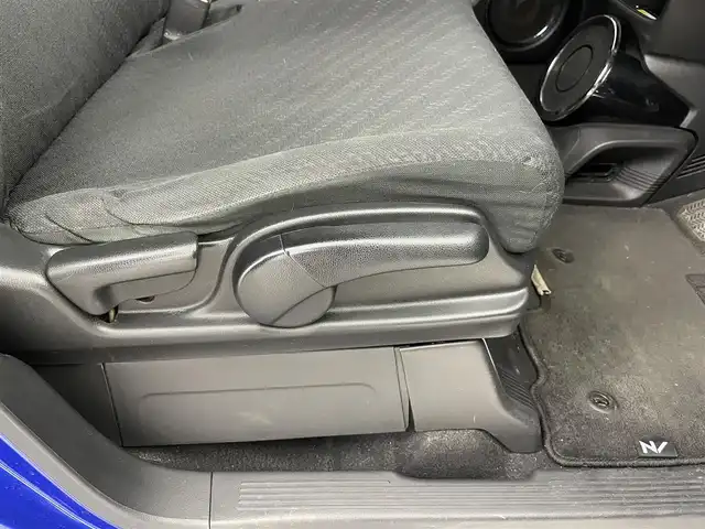 ホンダ Ｎ ＢＯＸ スラッシュ X ターボパッケージ 道央・札幌 2015(平27)年 7.3万km 青Ⅱ ・４WD/・純正メモリナビ/・CD/DVD/BT/フルセグ/SD/AUX/iPod/・ETC/・衝突軽減ブレーキ/・横滑り防止装置/・アイドリングストップ/・CTBA/・前席シートヒーター/・ステアリングヒーター/・モード切替ステアリング/・ワイヤレス充電/・電動パーキングブレーキ/・パドルシフト/・ピタ駐ミラー/・ドアバイザー/・電動格納ウィンカーミラー/・純正フロアマット/・純正15インチAW/・プッシュスタート/・スマートキー/・スペアキー