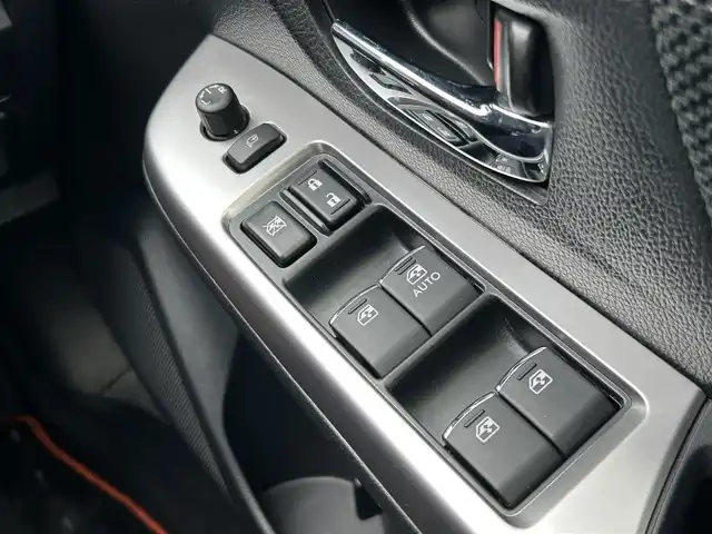 スバル インプレッサ ＸＶ ハイブリッド 2．0i アイサイト 福島県 2016(平28)年 3.1万km クリスタルホワイトP 純正ナビゲーション/型番：KMX-H700/【DVD/USB/SD/BT/TV】/バックカメラ/ドライブレコーダー/ＥＴＣ/ステアリングリモコン/パドルシフト/クルーズコントロール/アイドリングストップ/純正フロアマット/ドアバイザー