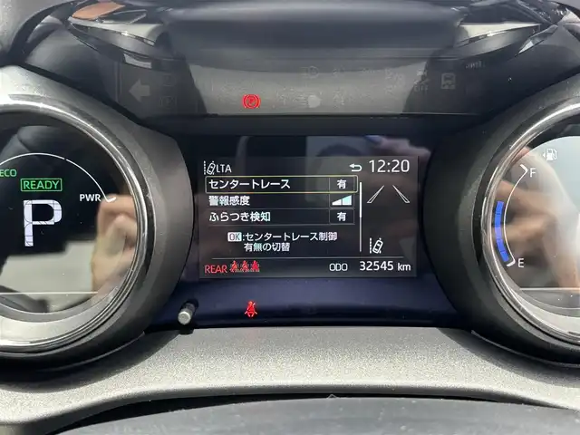 トヨタ ヤリス ハイブリッド Z 東京都 2020(令2)年 3.3万km シルバーM ディスプレイオーディオ/６スピーカー/バックガイドモニター/セーフティセンス（衝突回避支援パッケージ）/先行車発進告知機能/インテリジェントクリアランスソナー /フルLEDヘッドランプ/コンライト（オートライト）/ボディ同色ドアミラー（電動オート格納機能/LEDウィンカー付）/ブラック大型リアスポイラー/フルLEDリアコンビネーションランプ/ローズメタリック加飾付革巻きステアリングホイール/ステアリングスイッチ（オーディオ/レーダークルーズコントロール）/革巻きシフトノブ/ローズメタリックシフトパネル/ピアノブラックエアコン吹出口加飾/ホワイトエアコン吹出口ノブ/LEDアンビエント照明（インサイドドアハンドル/コンソールボックス）/ピアノブラック加飾付デジタルメーター/カラーマルチインフォメーションディスプレイ/メッキダイヤル加飾付オートエアコン/ナノイー/照明付バニティミラー（運転席/助手席）/ヘッドレスト別体型ブラック上級ファブリックシート/シートリフター（運転席）/シートヒーター（運転席/助手席）/イージーリターン機能（運転席）/スマートエントリー/スタートシステム