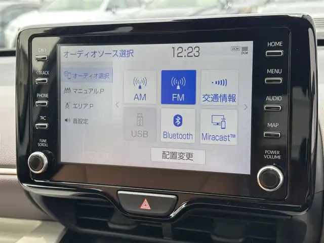 トヨタ ヤリス ハイブリッド Z 東京都 2020(令2)年 3.3万km シルバーM ディスプレイオーディオ/６スピーカー/バックガイドモニター/セーフティセンス（衝突回避支援パッケージ）/先行車発進告知機能/インテリジェントクリアランスソナー /フルLEDヘッドランプ/コンライト（オートライト）/ボディ同色ドアミラー（電動オート格納機能/LEDウィンカー付）/ブラック大型リアスポイラー/フルLEDリアコンビネーションランプ/ローズメタリック加飾付革巻きステアリングホイール/ステアリングスイッチ（オーディオ/レーダークルーズコントロール）/革巻きシフトノブ/ローズメタリックシフトパネル/ピアノブラックエアコン吹出口加飾/ホワイトエアコン吹出口ノブ/LEDアンビエント照明（インサイドドアハンドル/コンソールボックス）/ピアノブラック加飾付デジタルメーター/カラーマルチインフォメーションディスプレイ/メッキダイヤル加飾付オートエアコン/ナノイー/照明付バニティミラー（運転席/助手席）/ヘッドレスト別体型ブラック上級ファブリックシート/シートリフター（運転席）/シートヒーター（運転席/助手席）/イージーリターン機能（運転席）/スマートエントリー/スタートシステム