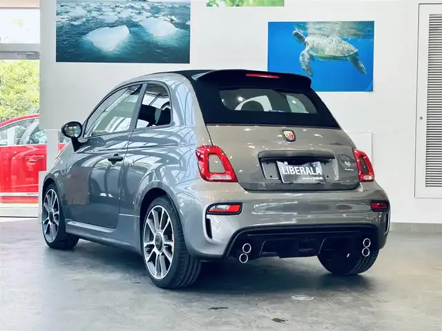 アバルト アバルト６９５Ｃ ツーリズモ 大阪府 2024(令6)年 0.3万km グレー 電動ソフトトップ/黒革/純正ディスプレイオーディオ/applecarplay/Beatsサウンド/純正17インチAW/ETC/ドラレコ/パドルシフト