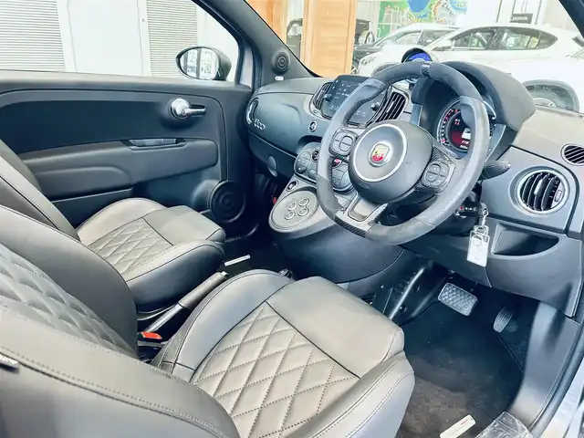 アバルト アバルト６９５Ｃ ツーリズモ 大阪府 2024(令6)年 0.3万km グレー 電動ソフトトップ/黒革/純正ディスプレイオーディオ/applecarplay/Beatsサウンド/純正17インチAW/ETC/ドラレコ/パドルシフト
