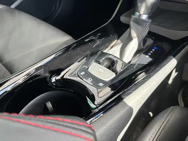 トヨタ Ｃ－ＨＲ G モード ネロ セーフティプラス 京都府 2020(令2)年 4.4万km ホワイトパールクリスタルシャイン TRDエアロ/純正8インチディスプレイオーディオ、地デジ/トヨタセーフティセンス/・プリクラッシュセーフティシステム/・レーントレーシングアシスト/・オートマチックハイビーム/・レーダークルーズコントロール/・ロードサインアシスト/ビルトインETC/USB端子/パノラミックビューモニター/ブラインドスポットモニター/LEDヘッドランプ/スペアキー/保証書