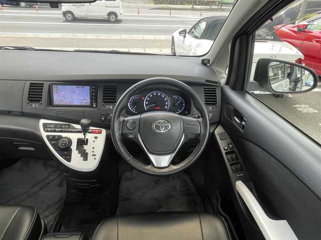 トヨタ アイシス プラタナ Vセレクション ブラン 宮城県 2014(平26)年 5万km ホワイトパールクリスタルシャイン ワンオーナー/純正ナビ（AM/FM/BT/TV/SD）/４WD/両側パワースライドドア/３列シート/コーナーセンサー/横滑り防止装置/LEDライト/オートライト/ETC/ドライブレコーダー（前後）/サマータイヤ社外AW（205/55R16）/スタッドレスタイヤ社外AW積込（195/65R15）/保証書
