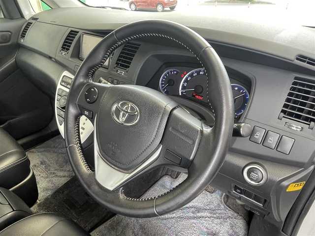 トヨタ アイシス プラタナ Vセレクション ブラン 宮城県 2014(平26)年 5万km ホワイトパールクリスタルシャイン ワンオーナー/純正ナビ（AM/FM/BT/TV/SD）/４WD/両側パワースライドドア/３列シート/コーナーセンサー/横滑り防止装置/LEDライト/オートライト/ETC/ドライブレコーダー（前後）/サマータイヤ社外AW（205/55R16）/スタッドレスタイヤ社外AW積込（195/65R15）/保証書