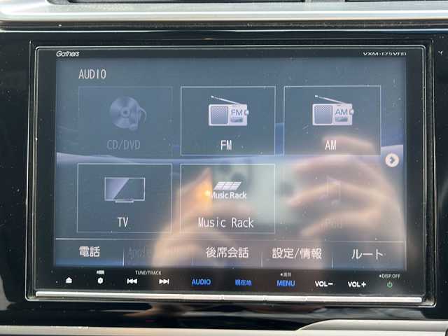 ホンダ フィット 13G Lパッケージ ファインED 長野県 2017(平29)年 7.6万km アラバスターシルバーメタリック ・純正9インチSDナビゲーション/CD DVD フルセグTV Bluetooth/・バックカメラ/・ETC/・シティブレーキアシスト/・クルーズコントロール/・ドライブレコーダー/・アイドリングストップ/・横滑り防止装置/・ステアリングリモコン/・オートライト/・フロアマット/・電動格納ミラー/・スマートキー/・エンジンプッシュスタート