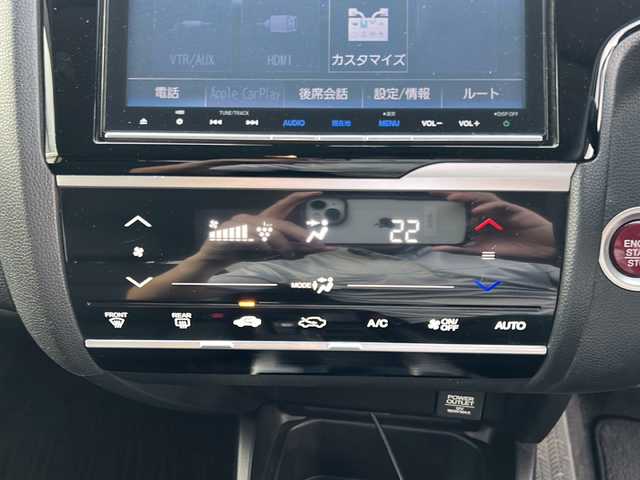 ホンダ フィット 13G Lパッケージ ファインED 長野県 2017(平29)年 7.6万km アラバスターシルバーメタリック ・純正9インチSDナビゲーション/CD DVD フルセグTV Bluetooth/・バックカメラ/・ETC/・シティブレーキアシスト/・クルーズコントロール/・ドライブレコーダー/・アイドリングストップ/・横滑り防止装置/・ステアリングリモコン/・オートライト/・フロアマット/・電動格納ミラー/・スマートキー/・エンジンプッシュスタート