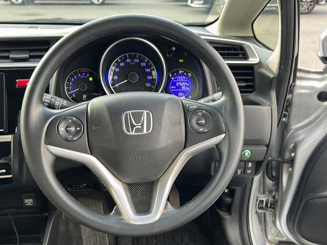 ホンダ フィット 13G Lパッケージ ファインED 長野県 2017(平29)年 7.6万km アラバスターシルバーメタリック ・純正9インチSDナビゲーション/CD DVD フルセグTV Bluetooth/・バックカメラ/・ETC/・シティブレーキアシスト/・クルーズコントロール/・ドライブレコーダー/・アイドリングストップ/・横滑り防止装置/・ステアリングリモコン/・オートライト/・フロアマット/・電動格納ミラー/・スマートキー/・エンジンプッシュスタート