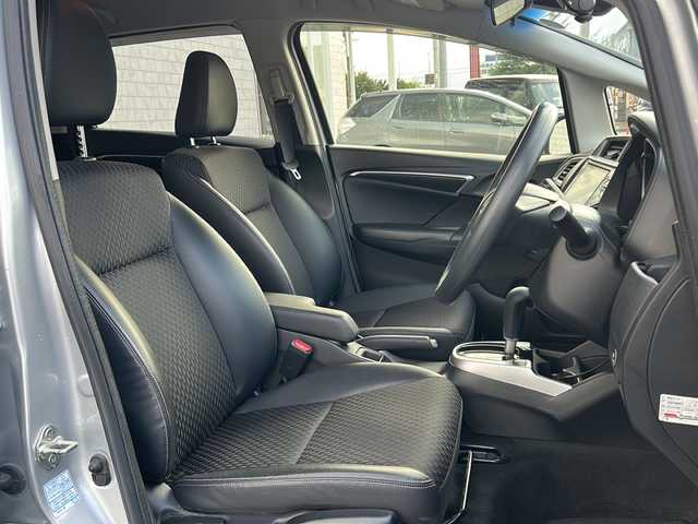 ホンダ フィット 13G Lパッケージ ファインED 長野県 2017(平29)年 7.6万km アラバスターシルバーメタリック ・純正9インチSDナビゲーション/CD DVD フルセグTV Bluetooth/・バックカメラ/・ETC/・シティブレーキアシスト/・クルーズコントロール/・ドライブレコーダー/・アイドリングストップ/・横滑り防止装置/・ステアリングリモコン/・オートライト/・フロアマット/・電動格納ミラー/・スマートキー/・エンジンプッシュスタート
