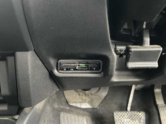 ホンダ フィット 13G Lパッケージ ファインED 長野県 2017(平29)年 7.6万km アラバスターシルバーメタリック ・純正9インチSDナビゲーション/CD DVD フルセグTV Bluetooth/・バックカメラ/・ETC/・シティブレーキアシスト/・クルーズコントロール/・ドライブレコーダー/・アイドリングストップ/・横滑り防止装置/・ステアリングリモコン/・オートライト/・フロアマット/・電動格納ミラー/・スマートキー/・エンジンプッシュスタート