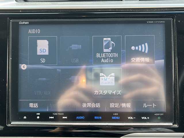 ホンダ フィット 13G Lパッケージ ファインED 長野県 2017(平29)年 7.6万km アラバスターシルバーメタリック ・純正9インチSDナビゲーション/CD DVD フルセグTV Bluetooth/・バックカメラ/・ETC/・シティブレーキアシスト/・クルーズコントロール/・ドライブレコーダー/・アイドリングストップ/・横滑り防止装置/・ステアリングリモコン/・オートライト/・フロアマット/・電動格納ミラー/・スマートキー/・エンジンプッシュスタート