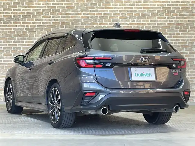 スバル レヴォーグ STIスポーツ EX ブラックインテリアセレ 岩手県 2024(令6)年 1.8万km マグネタイトグレーメタリック ・４WD/・純正メモリナビ（AppleCarplay/AndroidAuto/BT/USB/AUX/AM//FM/フルセグテレビ）/・アイサイトX/・渋滞時ハンズオフアシスト/・アクティブレーンチェンジアシスト/・ドライバー異常時対応システム/・カーブ前速度制御/・アラウンドビューモニター/・純正デジタルインナーミラー/・純正ドライブレコーダー前後/・ハーフレザーシート/・純正フロアマット/・パワーシート（運転席・助手席）/・横滑り防止機能/・LEDライト/・コーナーセンサー前後/・パワーバックドア/・パドルシフト/・プリクラッシュブレーキ/・車間距離警報/・エマージェンシーレーンキープアシスト/・車線逸脱防止機能/・後側方警戒支援システム/・ビークルダイナミクスコントロール/・ステアリング連動ヘッドランプ/・アイドリングストップ/・STI専用ステアリング