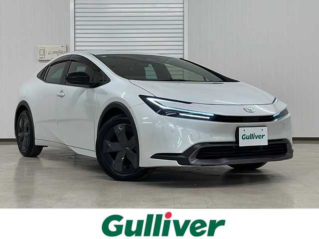 トヨタ プリウス U 熊本県 2024(令6)年 2.4万km プラチナホワイトパールマイカ 純正ディスプレイオーディオ（ナビ無し、ラジオ、フルセグ、BT、USB）/ETC2.0/全方位カメラ/クルーズコントロール/ステアリングリモコン/シートヒーター/レーンキープ/パーキングアシスト/AC100V/横滑り防止/オートハイビーム/オートライト/フロアマット/ドアバイザー/プッシュスタート/スマートキー