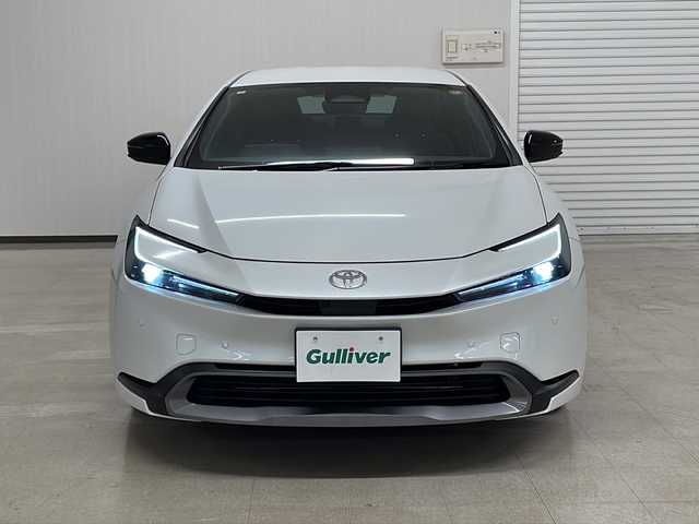 トヨタ プリウス U 熊本県 2024(令6)年 2.4万km プラチナホワイトパールマイカ 純正ディスプレイオーディオ（ナビ無し、ラジオ、フルセグ、BT、USB）/ETC2.0/全方位カメラ/クルーズコントロール/ステアリングリモコン/シートヒーター/レーンキープ/パーキングアシスト/AC100V/横滑り防止/オートハイビーム/オートライト/フロアマット/ドアバイザー/プッシュスタート/スマートキー