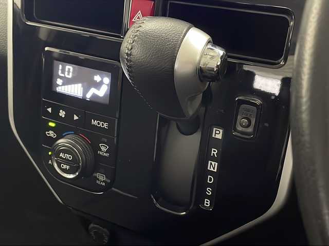 トヨタ タンク カスタムG 宮崎県 2020(令2)年 5.4万km ファイアークォーツレッドM 社外メモリーナビ/ CD DVD MSV BTオーディオ フルセグTV/バックカメラ/衝突軽減ブレーキシステム/両側パワースライドドア /クルーズコントロール/前後コーナーセンサー/オートLEDヘッドライト/LEDフォグライト/ステアリングリモコン/革巻きステアリング/黒レザー調シートカバー/スマートキー