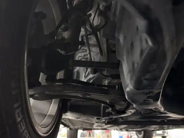 日産 ノート e－パワー ニスモ 三重県 2017(平29)年 3.3万km ブリリアントホワイトパール e-POWER/FF/フロアCVT/ケンウッド 7インチ『彩速ナビ』 MDV-S707W/（iPod/USB/SD/内蔵メモリ/CD/DVD/TV/FM/AM/Bluetooth）/【OP】アラウンドビューモニター/ドライブレコーダー 前方/ETC/安全/・インテリジェント エマージェンシーブレーキ/・LDW（車線逸脱警報）/・【OP】踏み間違い衝突防止アシスト*/・フロント＆バックソナー*/・VDC（ビークルダイナミクスコントロール：横滑り防止機能）/など/装備/・【OP】インテリジェント ルームミラー*/・専用スポーツシート（スェード）/・オートエアコン/・【OP】ステアリングスイッチ*/・オートライト/・LEDヘッドライト/・リヤフォグランプ/・【OP】ヒーター付電動格納ドアミラー*/・プッシュスタート/・純正16inAW/・スマートキーx1/・保/取/など/【専用装備】/●専用車速感応式電動パワーステアリング/●専用本革・アルカンターラ巻3本スポークステアリング/●専用エンブレム〈センタークラスター〉/●専用ブレーキシステム（リヤディスク）/●ボディ補強/など