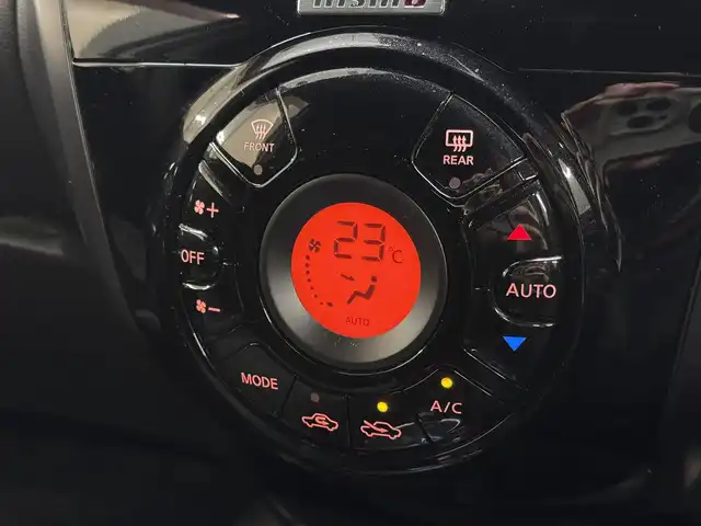 日産 ノート e－パワー ニスモ 三重県 2017(平29)年 3.3万km ブリリアントホワイトパール e-POWER/FF/フロアCVT/ケンウッド 7インチ『彩速ナビ』 MDV-S707W/（iPod/USB/SD/内蔵メモリ/CD/DVD/TV/FM/AM/Bluetooth）/【OP】アラウンドビューモニター/ドライブレコーダー 前方/ETC/安全/・インテリジェント エマージェンシーブレーキ/・LDW（車線逸脱警報）/・【OP】踏み間違い衝突防止アシスト*/・フロント＆バックソナー*/・VDC（ビークルダイナミクスコントロール：横滑り防止機能）/など/装備/・【OP】インテリジェント ルームミラー*/・専用スポーツシート（スェード）/・オートエアコン/・【OP】ステアリングスイッチ*/・オートライト/・LEDヘッドライト/・リヤフォグランプ/・【OP】ヒーター付電動格納ドアミラー*/・プッシュスタート/・純正16inAW/・スマートキーx1/・保/取/など/【専用装備】/●専用車速感応式電動パワーステアリング/●専用本革・アルカンターラ巻3本スポークステアリング/●専用エンブレム〈センタークラスター〉/●専用ブレーキシステム（リヤディスク）/●ボディ補強/など