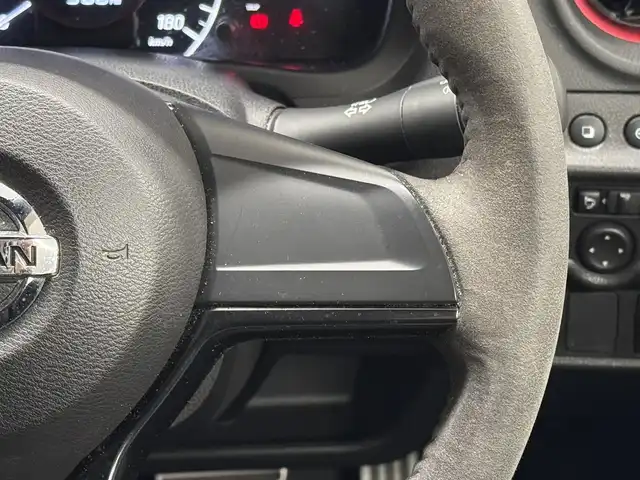 日産 ノート e－パワー ニスモ 三重県 2017(平29)年 3.3万km ブリリアントホワイトパール e-POWER/FF/フロアCVT/ケンウッド 7インチ『彩速ナビ』 MDV-S707W/（iPod/USB/SD/内蔵メモリ/CD/DVD/TV/FM/AM/Bluetooth）/【OP】アラウンドビューモニター/ドライブレコーダー 前方/ETC/安全/・インテリジェント エマージェンシーブレーキ/・LDW（車線逸脱警報）/・【OP】踏み間違い衝突防止アシスト*/・フロント＆バックソナー*/・VDC（ビークルダイナミクスコントロール：横滑り防止機能）/など/装備/・【OP】インテリジェント ルームミラー*/・専用スポーツシート（スェード）/・オートエアコン/・【OP】ステアリングスイッチ*/・オートライト/・LEDヘッドライト/・リヤフォグランプ/・【OP】ヒーター付電動格納ドアミラー*/・プッシュスタート/・純正16inAW/・スマートキーx1/・保/取/など/【専用装備】/●専用車速感応式電動パワーステアリング/●専用本革・アルカンターラ巻3本スポークステアリング/●専用エンブレム〈センタークラスター〉/●専用ブレーキシステム（リヤディスク）/●ボディ補強/など