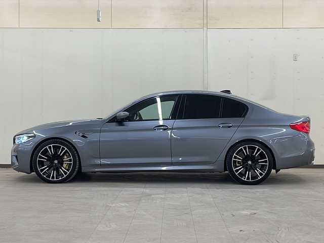 ＢＭＷ Ｍ５ 道央・札幌 2019(令1)年 2.7万km ガンＭ /4WD//純正コネクテッドナビ/（CD/DVD/FM/AM/BT/USB/フルセグTV）//純正２０インチAW//デジタルタコメーター//パドルシフト//追従クルーズコントロール//オートライト//衝突軽減ブレーキ//液晶スマートキー//ワイヤレス充電//ドライブモード//ハンドルヒーター//純正フロアマット//エアーシート//シートヒーター//後席サンシェード//リアガラスシェード
