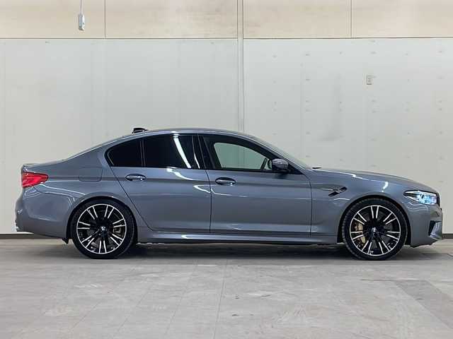 ＢＭＷ Ｍ５ 道央・札幌 2019(令1)年 2.7万km ガンＭ /4WD//純正コネクテッドナビ/（CD/DVD/FM/AM/BT/USB/フルセグTV）//純正２０インチAW//デジタルタコメーター//パドルシフト//追従クルーズコントロール//オートライト//衝突軽減ブレーキ//液晶スマートキー//ワイヤレス充電//ドライブモード//ハンドルヒーター//純正フロアマット//エアーシート//シートヒーター//後席サンシェード//リアガラスシェード