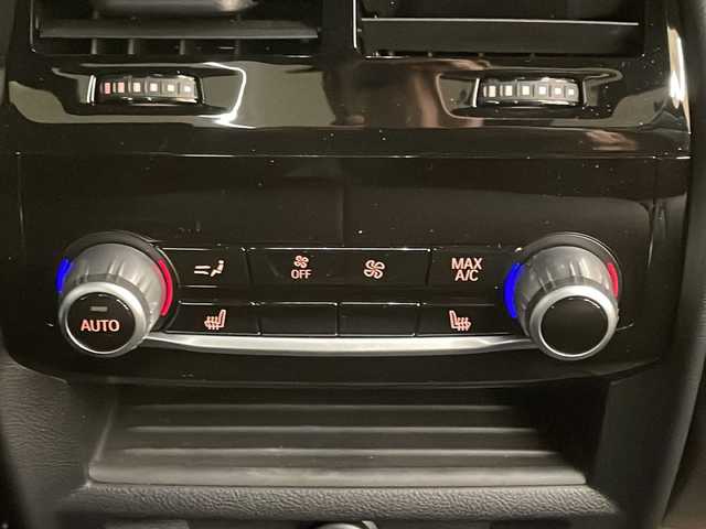 ＢＭＷ Ｍ５ 道央・札幌 2019(令1)年 2.7万km ガンＭ /4WD//純正コネクテッドナビ/（CD/DVD/FM/AM/BT/USB/フルセグTV）//純正２０インチAW//デジタルタコメーター//パドルシフト//追従クルーズコントロール//オートライト//衝突軽減ブレーキ//液晶スマートキー//ワイヤレス充電//ドライブモード//ハンドルヒーター//純正フロアマット//エアーシート//シートヒーター//後席サンシェード//リアガラスシェード