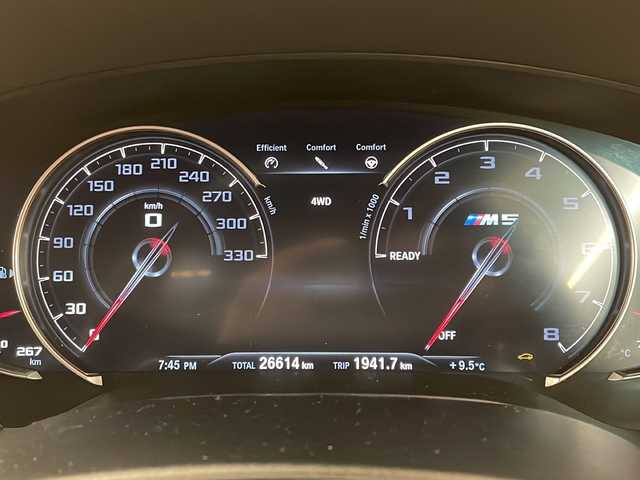 ＢＭＷ Ｍ５ 道央・札幌 2019(令1)年 2.7万km ガンＭ /4WD//純正コネクテッドナビ/（CD/DVD/FM/AM/BT/USB/フルセグTV）//純正２０インチAW//デジタルタコメーター//パドルシフト//追従クルーズコントロール//オートライト//衝突軽減ブレーキ//液晶スマートキー//ワイヤレス充電//ドライブモード//ハンドルヒーター//純正フロアマット//エアーシート//シートヒーター//後席サンシェード//リアガラスシェード