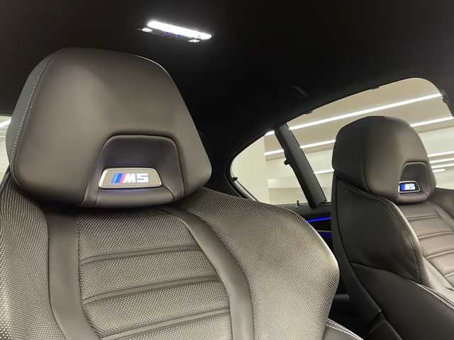 ＢＭＷ Ｍ５ 道央・札幌 2019(令1)年 2.7万km ガンＭ /4WD//純正コネクテッドナビ/（CD/DVD/FM/AM/BT/USB/フルセグTV）//純正２０インチAW//デジタルタコメーター//パドルシフト//追従クルーズコントロール//オートライト//衝突軽減ブレーキ//液晶スマートキー//ワイヤレス充電//ドライブモード//ハンドルヒーター//純正フロアマット//エアーシート//シートヒーター//後席サンシェード//リアガラスシェード