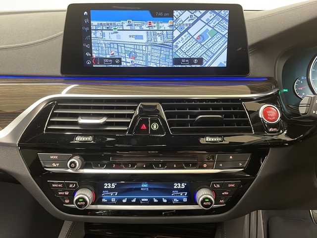 ＢＭＷ Ｍ５ 道央・札幌 2019(令1)年 2.7万km ガンＭ /4WD//純正コネクテッドナビ/（CD/DVD/FM/AM/BT/USB/フルセグTV）//純正２０インチAW//デジタルタコメーター//パドルシフト//追従クルーズコントロール//オートライト//衝突軽減ブレーキ//液晶スマートキー//ワイヤレス充電//ドライブモード//ハンドルヒーター//純正フロアマット//エアーシート//シートヒーター//後席サンシェード//リアガラスシェード