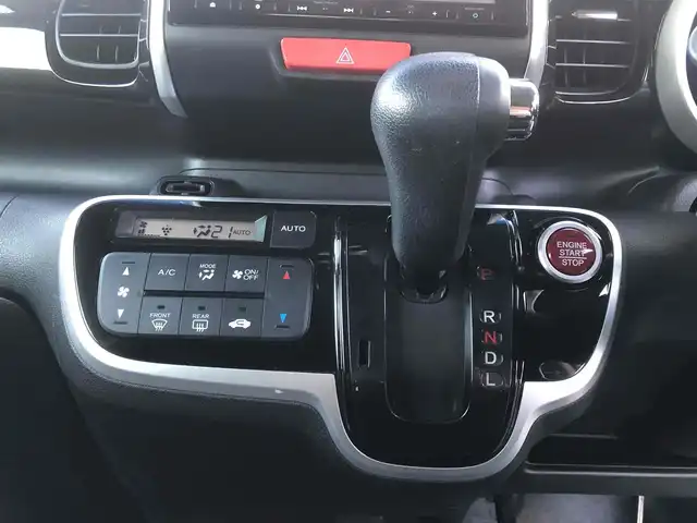 ホンダ Ｎ ＢＯＸ カスタム G Lパッケージ 福岡県 2016(平28)年 12.5万km ブリティッシュグリーンP シティブレーキアクティブシステム/ワンオーナー/純正インターナビ【VXM-175VFi】/　フルセグTV/CD/DVD/Bluetooth/バックカメラ/アイドリングストップ/ウィンカーミラー/ドアバイザー/純正フロアマット/プッシュスタート/片側パワースライドドア/ETC/HIDヘッドライト/純正14インチアルミホイール/保証書/取扱説明書