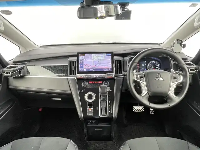 三菱 デリカＤ：５ シャモニー 千葉県 2024(令6)年 0.7万km パールⅡ 禁煙車/アルパイン11インチナビ/・EX11NX/・CD/DVD/BT/ACP/フルセグ/レーダークルーズコントロール/車線逸脱警報/両側パワースライドドア/パワーバックドア/全方位カメラ/ハーフレザーシート/D席パワーシート/前席シートヒーター/ステアリングヒーター/パドルシフト/電動パーキングブレーキ/ブレーキホールド/LEDヘッドライト/オートライト/オートハイビーム/スマートキー/ETC