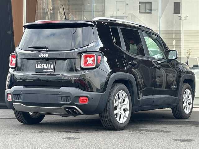 クライスラー・ジープ ジープ レネゲード リミテッド 鹿児島県 2017(平29)年 5.9万km ブラック 社外メモリナビ（AVIC-RL901）/・フルセグ/・Bluetooth接続/・CD/DVD/・AM/FM/・MSV（SD）/・USB/本革（ブラック）/パワーシート（運転席＋助手席）/シートヒーター（運転席＋助手席）/ステアリングヒーター/ルーフレール/アダプティブクルーズコントロール/衝突被害軽減システム/後コーナーセンサー/バックカメラ/ブラインドスポットモニター/キセノンヘッドライト/前後フォグランプ/オートライト