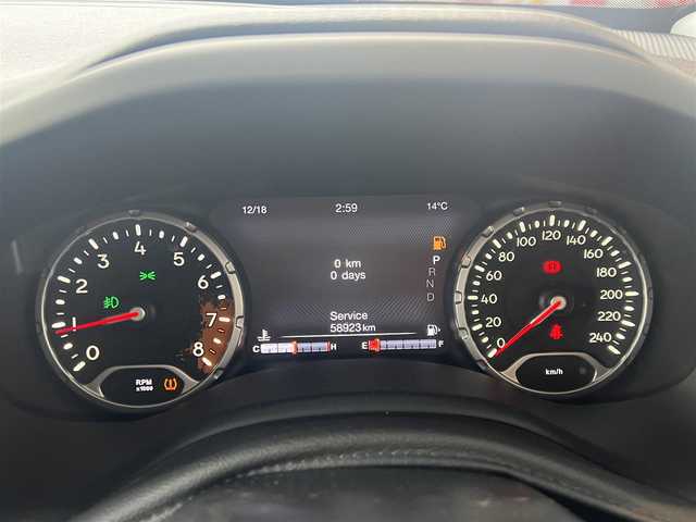 クライスラー・ジープ ジープ レネゲード リミテッド 鹿児島県 2017(平29)年 5.9万km ブラック 社外メモリナビ（AVIC-RL901）/・フルセグ/・Bluetooth接続/・CD/DVD/・AM/FM/・MSV（SD）/・USB/本革（ブラック）/パワーシート（運転席＋助手席）/シートヒーター（運転席＋助手席）/ステアリングヒーター/ルーフレール/アダプティブクルーズコントロール/衝突被害軽減システム/後コーナーセンサー/バックカメラ/ブラインドスポットモニター/キセノンヘッドライト/前後フォグランプ/オートライト