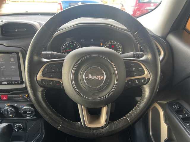 クライスラー・ジープ ジープ レネゲード リミテッド 鹿児島県 2017(平29)年 5.9万km ブラック 社外メモリナビ（AVIC-RL901）/・フルセグ/・Bluetooth接続/・CD/DVD/・AM/FM/・MSV（SD）/・USB/本革（ブラック）/パワーシート（運転席＋助手席）/シートヒーター（運転席＋助手席）/ステアリングヒーター/ルーフレール/アダプティブクルーズコントロール/衝突被害軽減システム/後コーナーセンサー/バックカメラ/ブラインドスポットモニター/キセノンヘッドライト/前後フォグランプ/オートライト