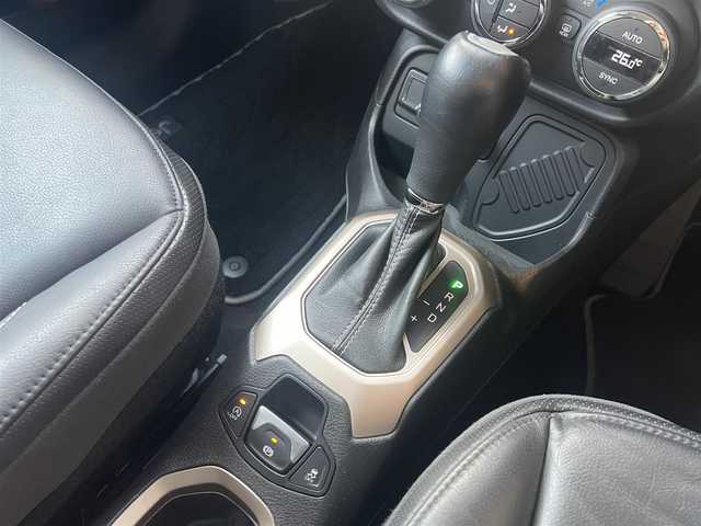 クライスラー・ジープ ジープ レネゲード リミテッド 鹿児島県 2017(平29)年 5.9万km ブラック 社外メモリナビ（AVIC-RL901）/・フルセグ/・Bluetooth接続/・CD/DVD/・AM/FM/・MSV（SD）/・USB/本革（ブラック）/パワーシート（運転席＋助手席）/シートヒーター（運転席＋助手席）/ステアリングヒーター/ルーフレール/アダプティブクルーズコントロール/衝突被害軽減システム/後コーナーセンサー/バックカメラ/ブラインドスポットモニター/キセノンヘッドライト/前後フォグランプ/オートライト