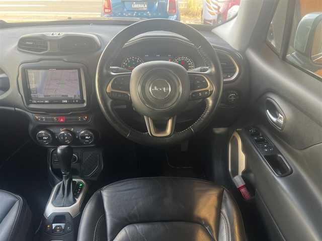 クライスラー・ジープ ジープ レネゲード リミテッド 鹿児島県 2017(平29)年 5.9万km ブラック 社外メモリナビ（AVIC-RL901）/・フルセグ/・Bluetooth接続/・CD/DVD/・AM/FM/・MSV（SD）/・USB/本革（ブラック）/パワーシート（運転席＋助手席）/シートヒーター（運転席＋助手席）/ステアリングヒーター/ルーフレール/アダプティブクルーズコントロール/衝突被害軽減システム/後コーナーセンサー/バックカメラ/ブラインドスポットモニター/キセノンヘッドライト/前後フォグランプ/オートライト