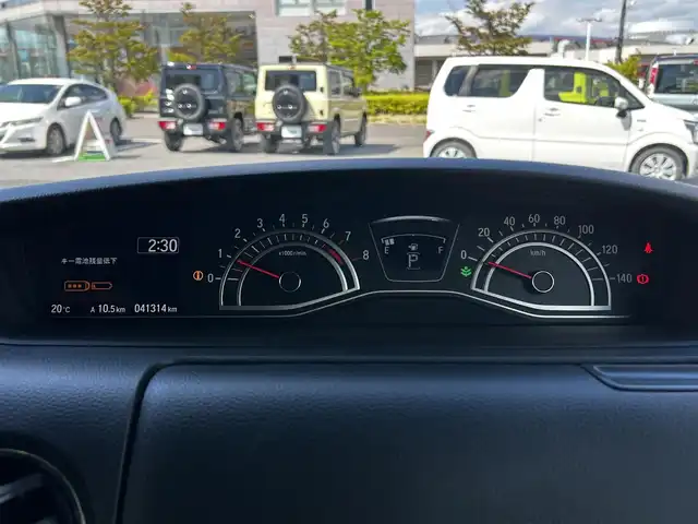 ホンダ Ｎ ＢＯＸ カスタム G L ターボ ホンダセンシング 福島県 2017(平29)年 4.2万km プレミアムホワイトパールⅡ ホンダセンシング/衝突軽減ブレーキ〈CMBS〉/誤発進抑制機能/後方誤発進抑制機能/歩行者事故低減ステアリング/路外逸脱抑制機能/アダプティブクルーズコントロール〈ACC〉/車線維持支援システム〈LKAS〉/オートハイビーム/先行車発進お知らせ機能/標識認識機能/社外ナビゲーション/型番：MDV-Z704/【CD/DVD/SD/BT/TV】/バックカメラ/ドライブレコーダー/ビルトインETC/両側電動スライドドア/パドルシフト/ステアリングリモコン/LEDオートライト/LEDフォグランプ/リアドアサンシェード/ドアバイザー